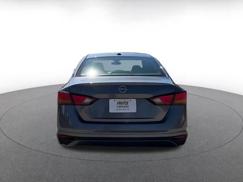 Used 2025 Nissan Altima 2.5 SV FWD image 12