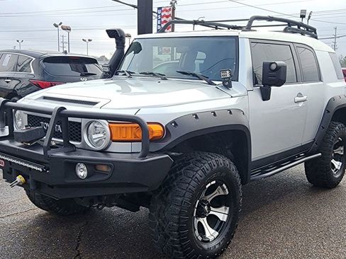 Used 2007 Toyota FJ Cruiser Sport Utility 2D image 8
