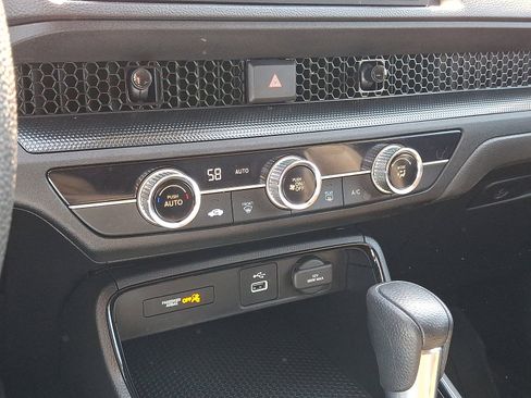 Used 2025 Honda CR-V LX image 17