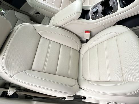 Used 2021 GMC Acadia Denali w/ Denali Ultimate Package AWD/4WD image 21