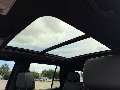 Used 2024 Chevrolet Tahoe Premier AWD/4WD image 26