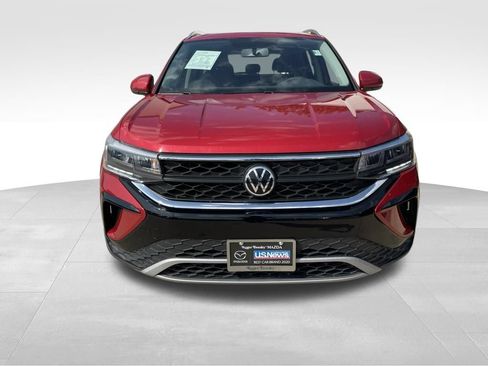 Used 2022 Volkswagen Taos SE FWD image 2