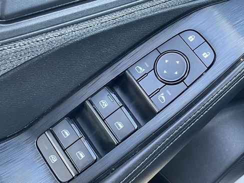 Used 2021 Nissan Rogue S image 21