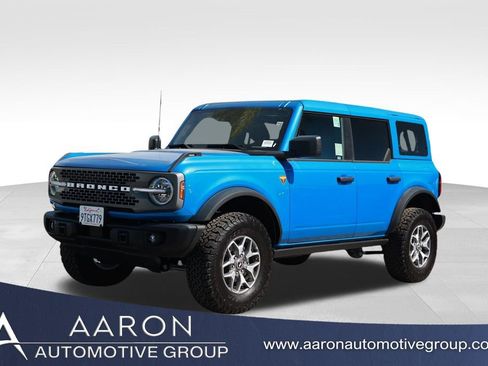 Used 2025 Ford Bronco Badlands image 1