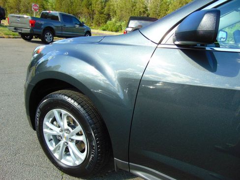 Used 2017 Chevrolet Equinox LS AWD/4WD image 32
