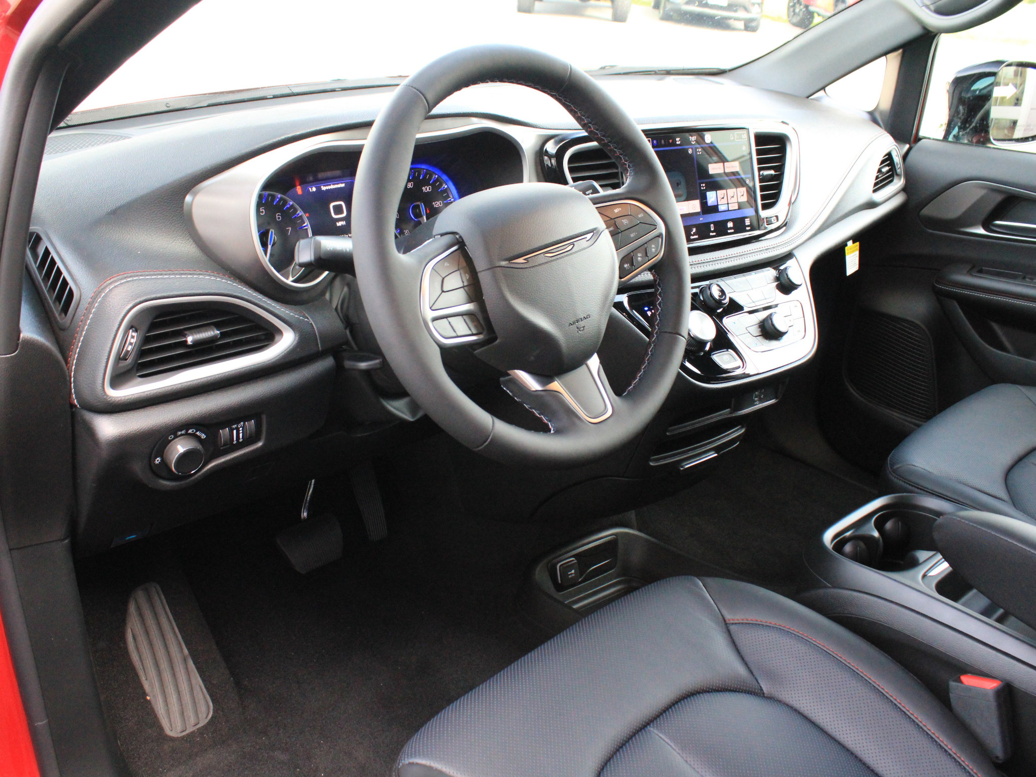 New 2027 Chrysler Pacifica Select FWD image 12