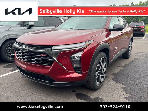 Used 2025 Chevrolet Trax RS w/ Sunroof Package FWD image 1