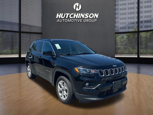 Used 2025 Jeep Compass Latitude AWD/4WD image 1