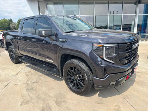 Used 2023 GMC Sierra 1500 Elevation w/ Elevation Premium Package AWD/4WD image 7