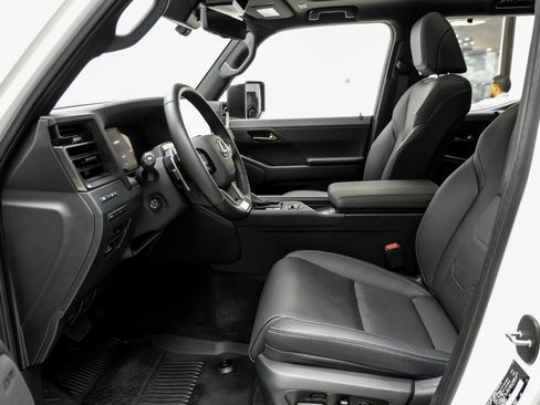 Used 2025 Lexus GX 550 w/ Accessory Package (2T) AWD/4WD image 8