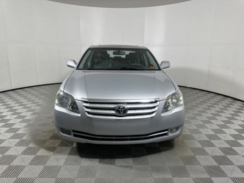 Used 2006 Toyota Avalon XLS image 2