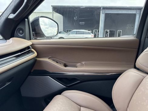 New 2025 Lincoln Navigator L Black Label image 25