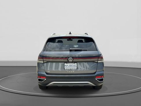 New 2026 Volkswagen Taos SE FWD image 4