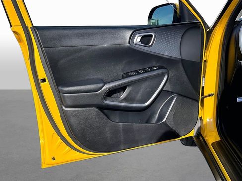 Used 2020 Kia Soul S image 16