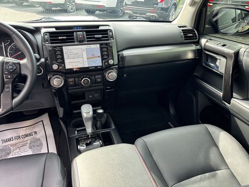 Used 2020 Toyota 4Runner TRD Off-Road Premium w/ Moonroof Package AWD/4WD image 31