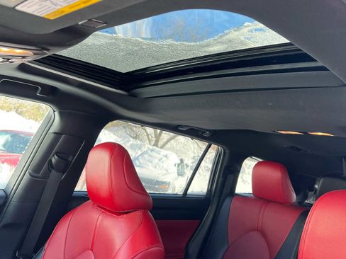 Used 2023 Toyota Highlander XSE image 40