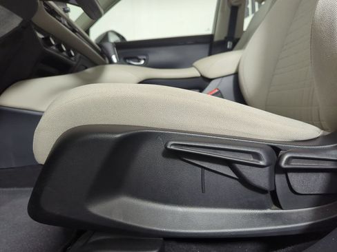 Certified 2024 Honda HR-V LX image 26