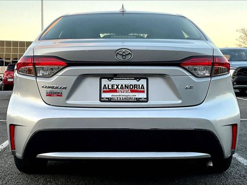 Used 2022 Toyota Corolla LE image 4