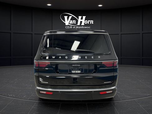 Used 2022 Jeep Wagoneer Series III AWD/4WD image 6