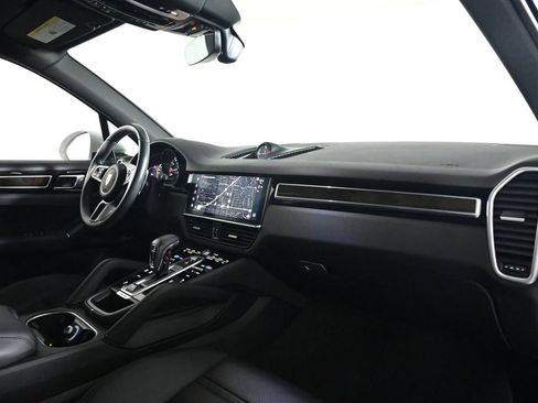 Certified 2023 Porsche Cayenne AWD/4WD image 32