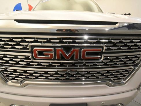 Used 2021 GMC Sierra 1500 Denali AWD/4WD image 9