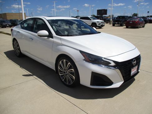Used 2023 Nissan Altima 2.5 SL FWD image 8
