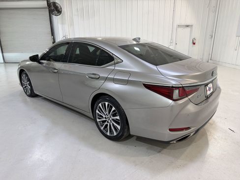 Used 2019 Lexus ES 350 w/ Ultra Luxury Package image 26