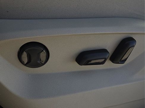 New 2026 Volkswagen Atlas SE image 18