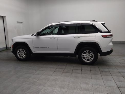 Used 2024 Jeep Grand Cherokee Laredo RWD image 3
