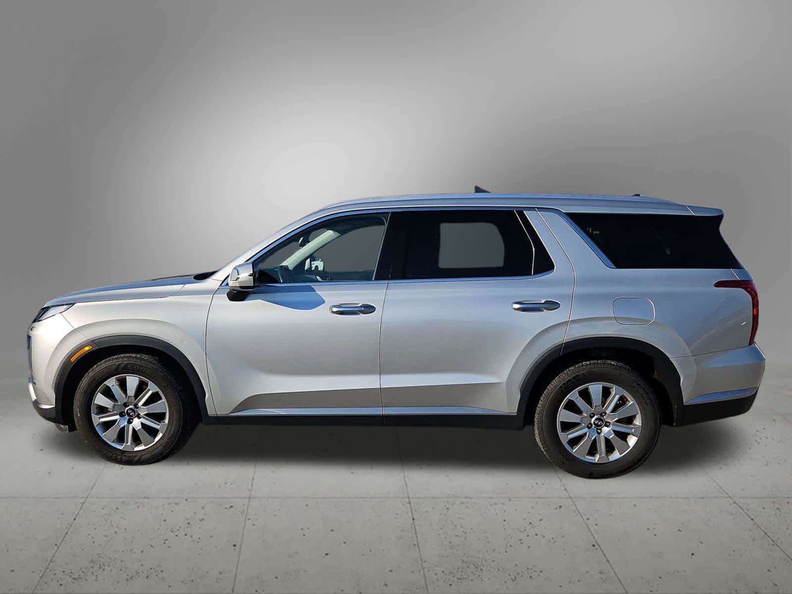 Used 2024 Hyundai Palisade SEL FWD image 3