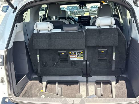 Used 2024 Toyota Sienna XSE FWD image 17