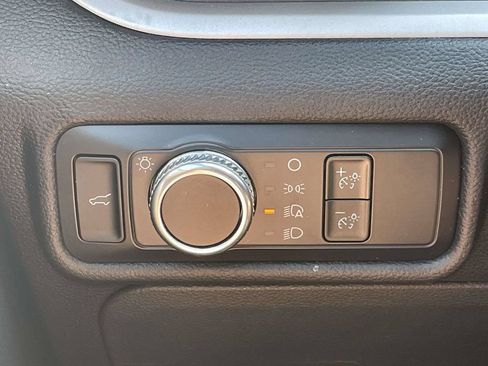 Used 2023 Ford Explorer XLT RWD image 27
