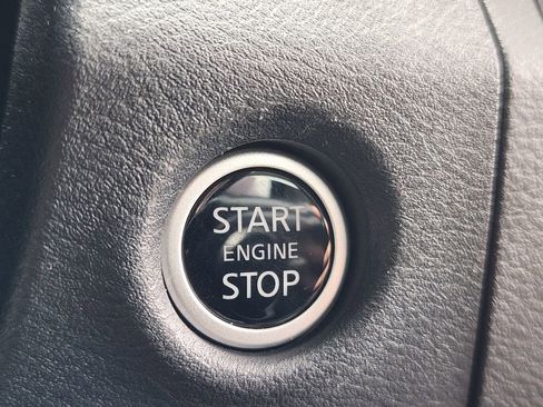 Certified 2025 Nissan Frontier SV AWD/4WD image 17