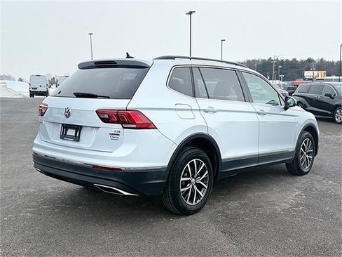 Used 2018 Volkswagen Tiguan SE w/ Panoramic Sunroof Package image 6