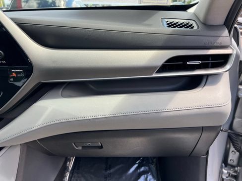 Used 2023 Toyota Highlander XLE FWD image 62