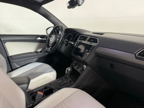 Used 2020 Volkswagen Tiguan SE R-Line image 34