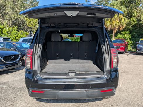 Used 2022 Chevrolet Suburban RST w/ Luxury Package image 13