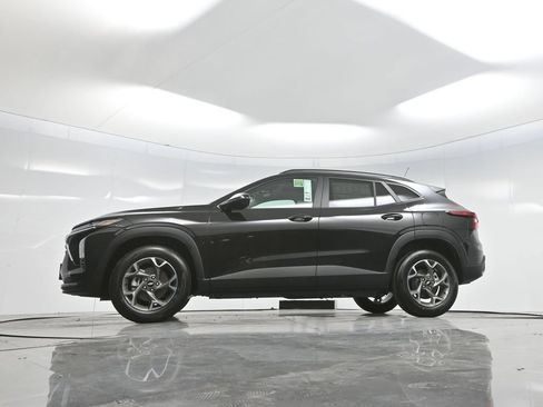 Used 2026 Chevrolet Trax LT w/ Sunroof Package FWD image 7