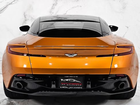 Used 2017 Aston Martin DB11 V12 RWD image 10