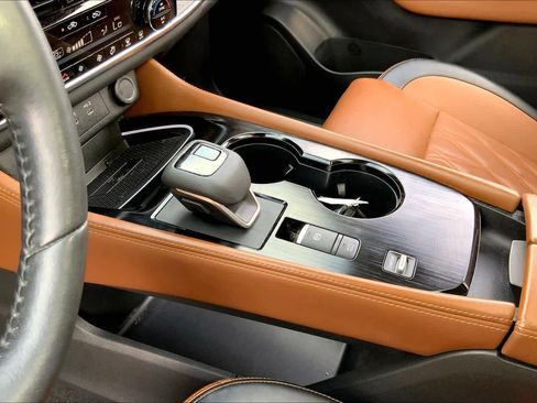 Used 2024 Nissan Rogue Platinum w/ Platinum Premium Package image 16