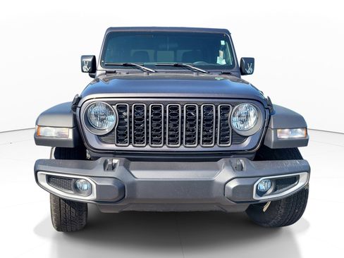 Used 2025 Jeep Gladiator Sport AWD/4WD image 2