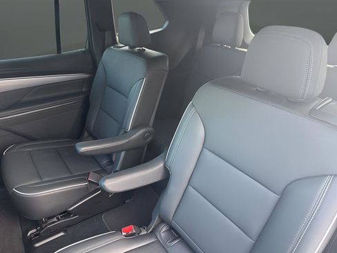 Used 2025 Buick Enclave Preferred image 32