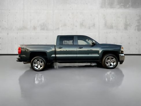 Used 2018 Chevrolet Silverado 1500 LT w/ LT Eassist Package image 8