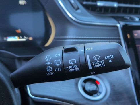 Used 2024 Jeep Grand Cherokee Overland w/ Luxury Tech Group IV image 27