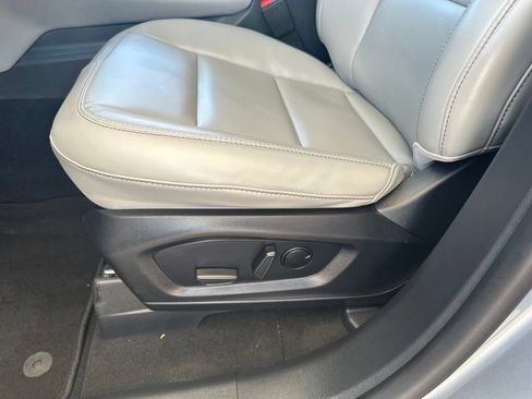 Used 2025 Ford Explorer Active w/ Active Comfort Package AWD/4WD image 19