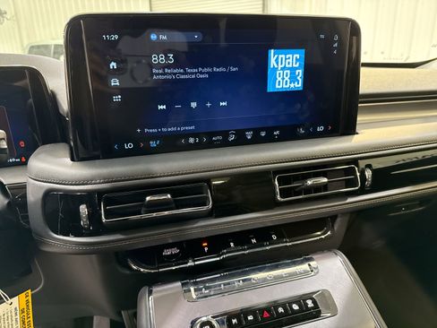 New 2025 Lincoln Aviator 2WD w/ Equipment Group 101A image 17