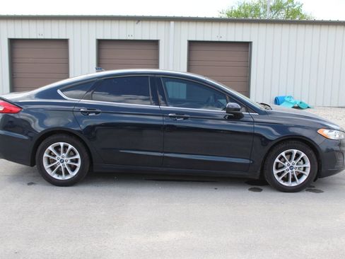 Used 2020 Ford Fusion SE image 7