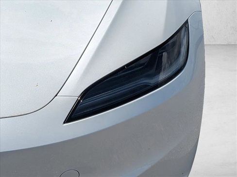 Used 2025 Tesla Model 3 Long Range RWD image 9