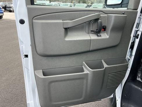 New 2026 Chevrolet Express 3500 LS image 21