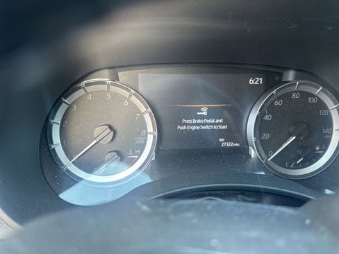Used 2023 Toyota Highlander LE AWD/4WD image 2